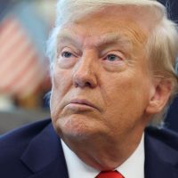 Imagem referente a Trump diz em rede social que espaço aéreo da Venezuela está fechado