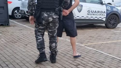 Homem é detido pelo Choque por crime de trânsito no Cascavel Velho