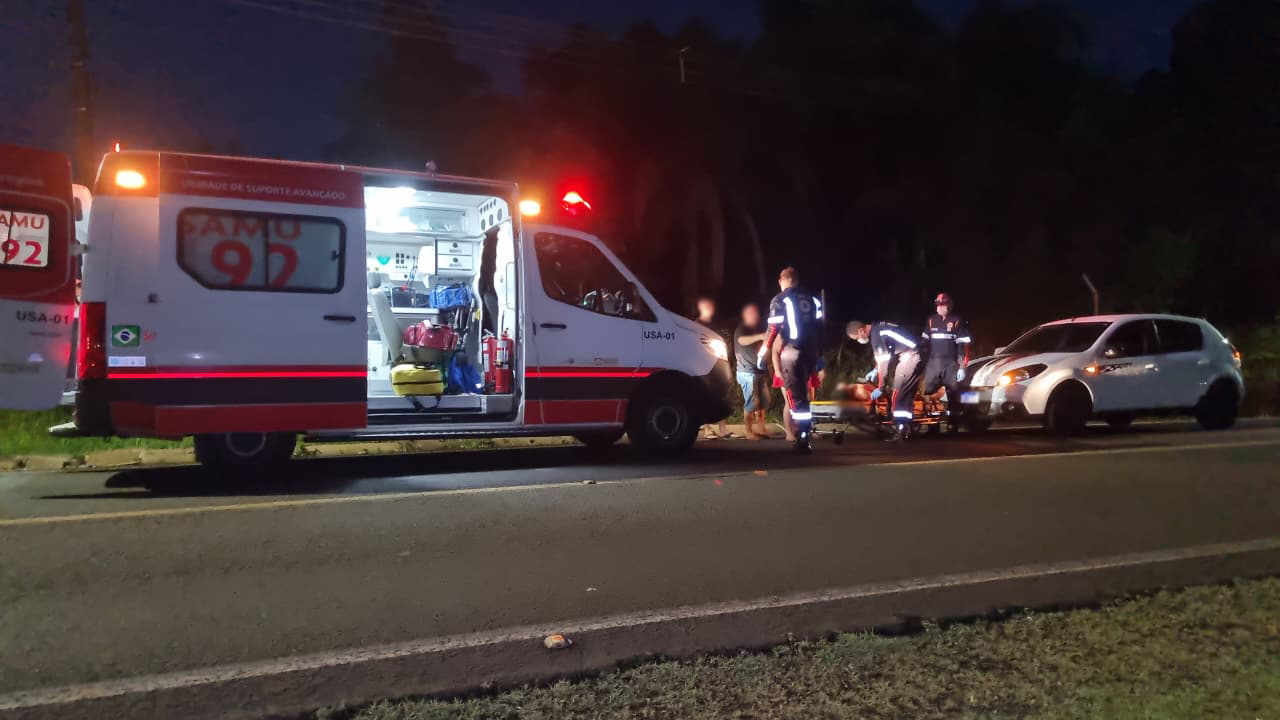 Homem em surto é socorrido na BR-277 em Cascavel Homem em surto é socorrido na BR-277 em Cascavel