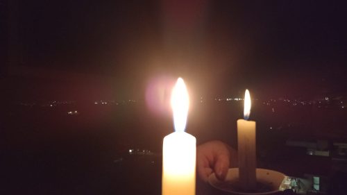 “Jantar à luz de velas”: Moradores da Região do Lago enfrentam falta de energia na noite de sábado em Cascavel