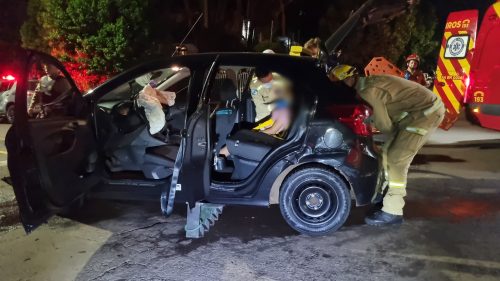 Mãe e filha ficam feridas em grave colisão entre Tracker e Ka no Centro Imagem referente a Mãe e filha ficam feridas em grave colisão entre Tracker e Ka no Centro