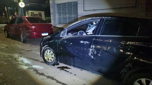 HB20 capota ao atingir Ford Ka estacionado em Cascavel