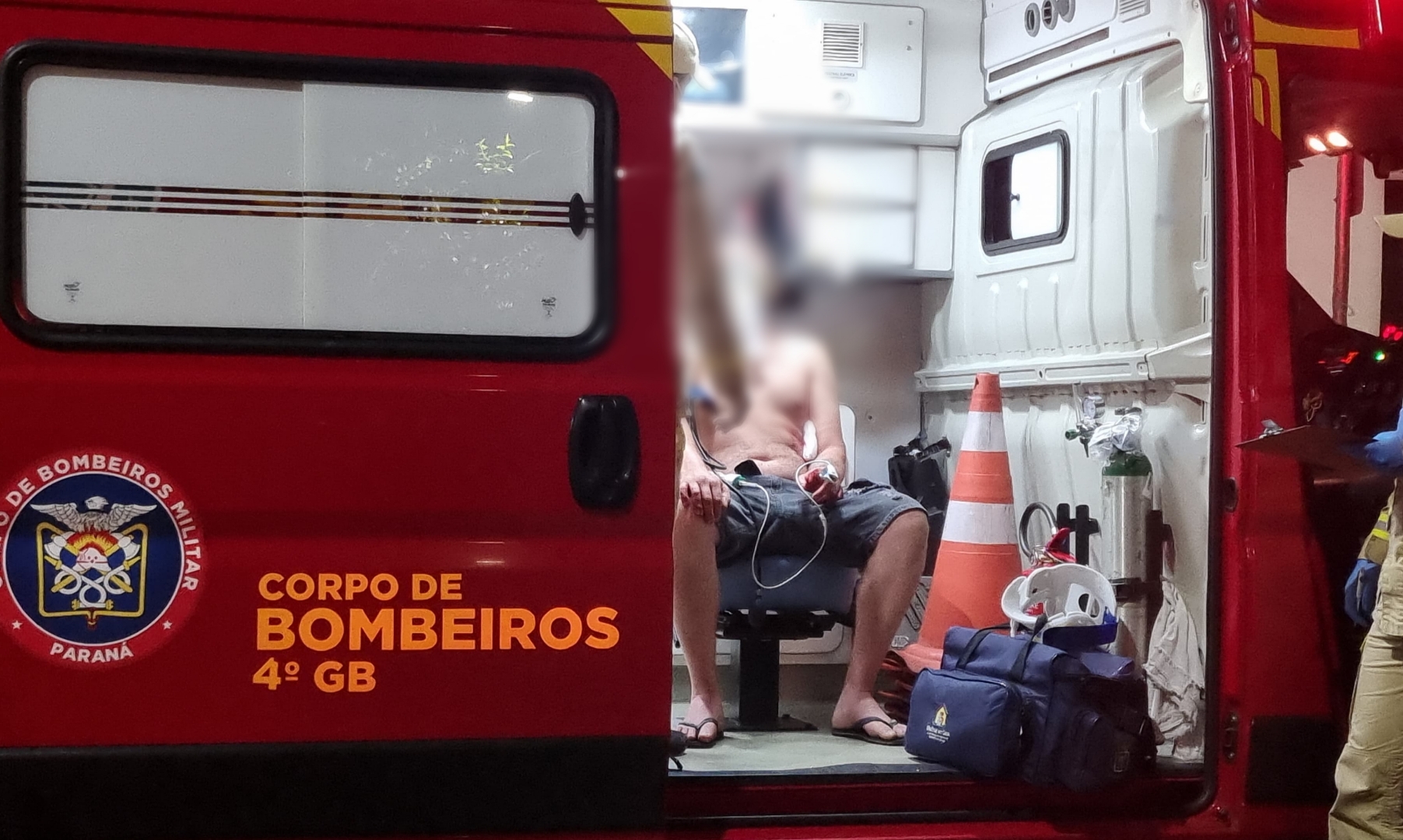 Jovem fica em estado grave após ser esfaqueado na Praça da Bíblia Jovem fica em estado grave após ser esfaqueado na Praça da Bíblia