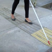 Hoje é Dia: Dezembro Vermelho, pessoas com deficiência e samba em foco Imagem referente a Hoje é Dia: Dezembro Vermelho, pessoas com deficiência e samba em foco