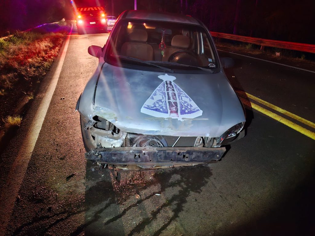 Condutora fica ferida após colidir Classic contra barreira na PR-317