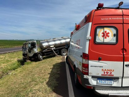 Jovem é ejetada de caminhão de leite em acidente na BR-163 em Cascavel