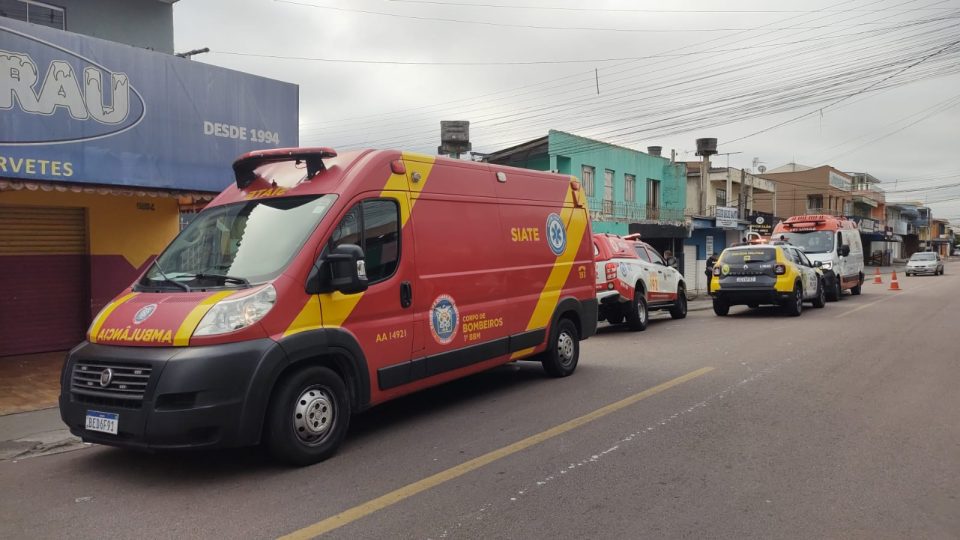 Grávida escapa de asfixia e agressor leva tacada de sinuca e facada em bar