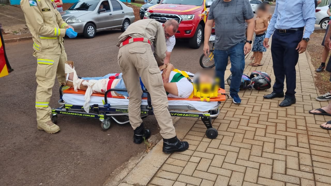 Forte batida entre Gol e Honda CG deixa jovem com fratura exposta no Bairro XIV de Novembro Forte batida entre Gol e Honda CG deixa jovem com fratura exposta no Bairro XIV de Novembro