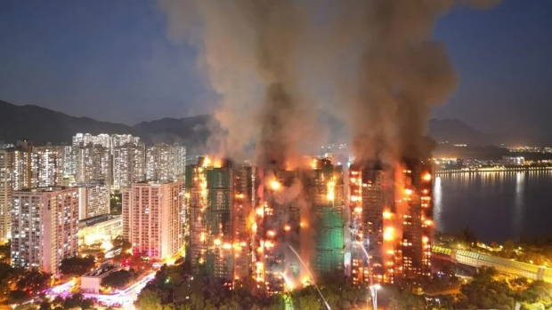 Hong Kong: mortos no incêndio em condomínio residencial chegam a 151