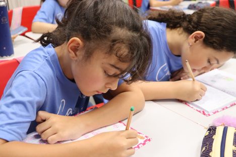 Pais têm até sexta para pedir mudança de escola; fila não garante vaga
