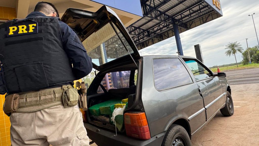 PRF apreende adolescente transportando 234 kg de maconha em Icaraíma