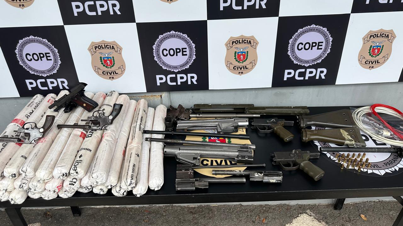PCPR apreende cerca de 30 quilos de explosivos e armamentos em Piraquara PCPR apreende cerca de 30 quilos de explosivos e armamentos em Piraquara