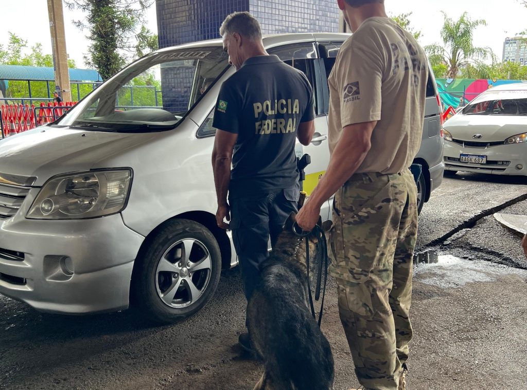 PF fecha o cerco na Ponte da Amizade e promete Natal sem contrabando