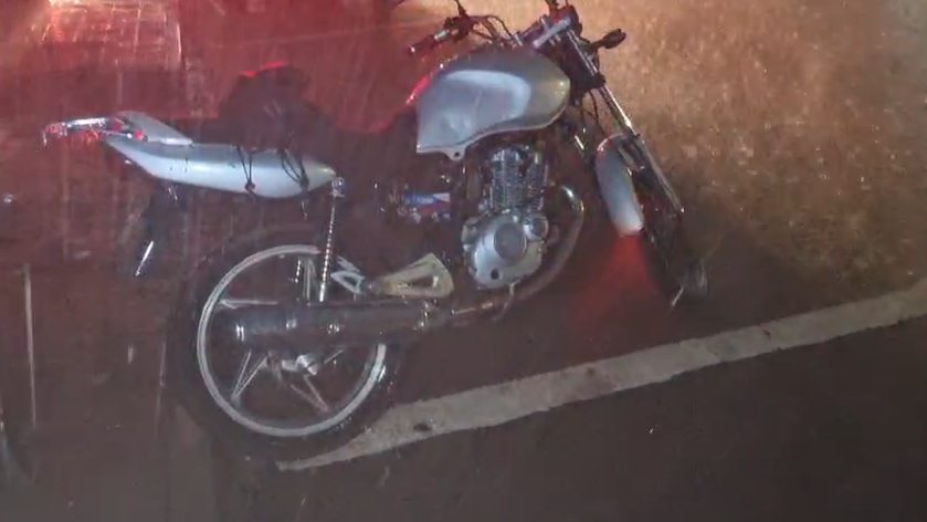 Motociclista sofre queda durante forte chuva no Bairro Brasmadeira
