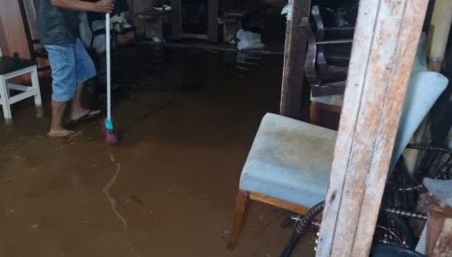 Cascavel registra 47,8 mm de chuva e temporal causa alagamentos e falta de energia Imagem referente a Cascavel registra 47,8 mm de chuva e temporal causa alagamentos e falta de energia