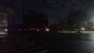 Vários cruzamentos estão com os semáforos desligados ou em amarelo piscante após temporal Vários cruzamentos estão com os semáforos desligados ou em amarelo piscante após temporal