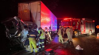 Passageira morre e motorista fica em estado grave, após mega acidente na BR 277 Passageira morre e motorista fica em estado grave, após mega acidente na BR 277