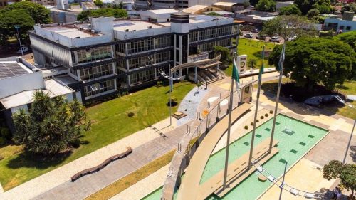 Decisão judicial expõe contradições internas na contratação de atração do Réveillon em Toledo