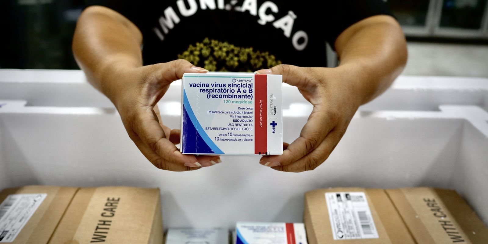 Governo começa a distribuir vacina contra vírus sincicial respiratório Governo começa a distribuir vacina contra vírus sincicial respiratório