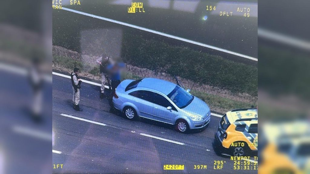 BPMOA flagra Fiat Linea lotado de cigarros eletrônicos na BR-277 rumo a Cascavel