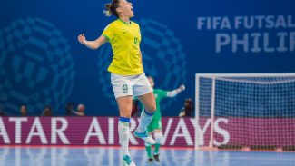 Brasil goleia e avança para semi da Copa do Mundo de futsal Brasil goleia e avança para semi da Copa do Mundo de futsal