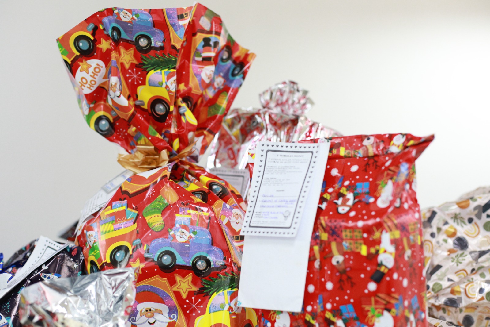 Presentes da campanha "Adote uma Cartinha" devem ser entregues até segunda-feira (8) Presentes da campanha "Adote uma Cartinha" devem ser entregues até segunda-feira (8)