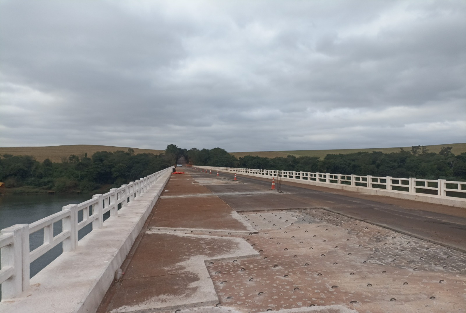 Balsa garantirá travessia na BR-272 durante obras na ponte sobre o Rio Piquiri Balsa garantirá travessia na BR-272 durante obras na ponte sobre o Rio Piquiri