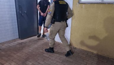 Imagem referente a Briga de casal termina em denúncia anônima e polícia na porta na Regiao Norte de Cascavel