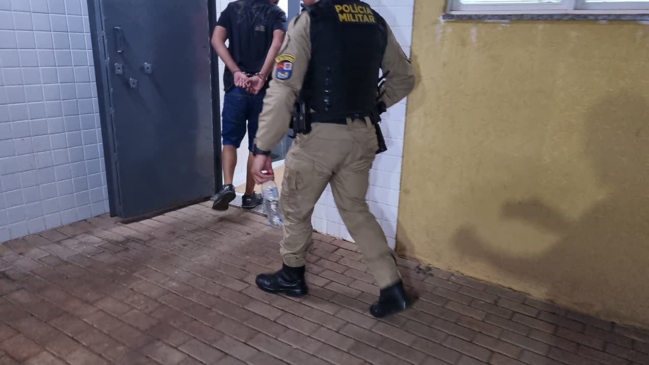 Briga de casal termina em denúncia anônima e polícia na porta na Regiao Norte de Cascavel Briga de casal termina em denúncia anônima e polícia na porta na Regiao Norte de Cascavel