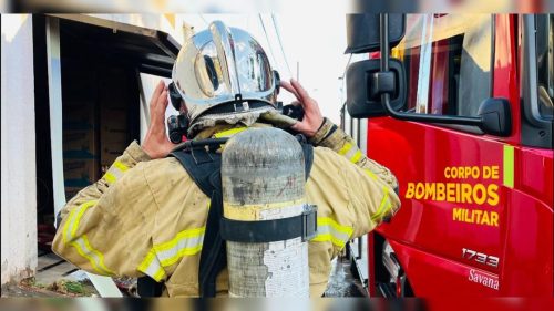 Bombeiros controlam incêndio em depósito de supermercado no Morumbi