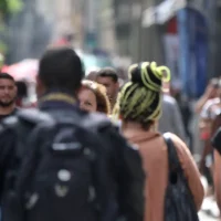 Diretores e gerentes negros ganham 34% menos que brancos, revela IBGE Imagem referente a Diretores e gerentes negros ganham 34% menos que brancos, revela IBGE
