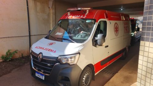 Samu atende homem que caiu de moto na BR-277, em Cascavel