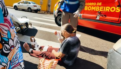 Imagem referente a Idosa tem fratura na perna após ser atropelada por carro no Centro de Cascavel