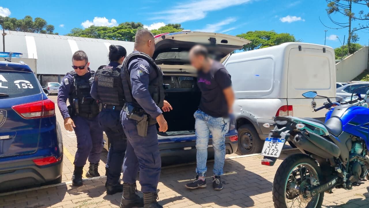 Mãe pede ajuda da GM após filho descumprir medida protetiva e invadir residência no Maria Luiza Mãe pede ajuda da GM após filho descumprir medida protetiva e invadir residência no Maria Luiza