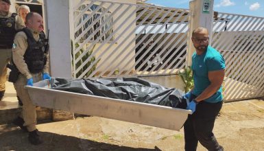 Imagem referente a Corpo de Clarice Colling é recolhido pela Polícia Científica e caso segue sob investigação da DH