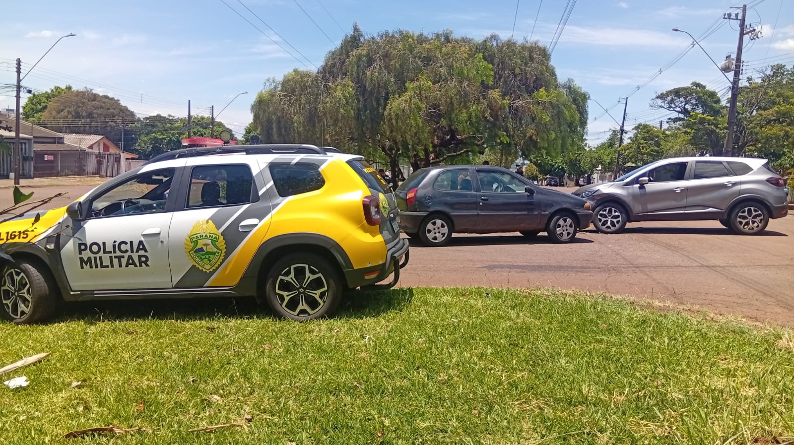 Após colisão, rodado de Captur desloca e Palio é apreendido pela PM com R$ 2.448,99 em débitos Após colisão, rodado de Captur desloca e Palio é apreendido pela PM com R$ 2.448,99 em débitos