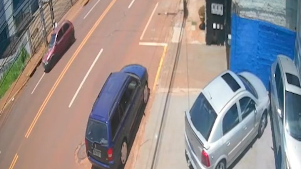 Acidente que deixou motociclista ferida ocorreu durante troca de faixa no Brasmadeira