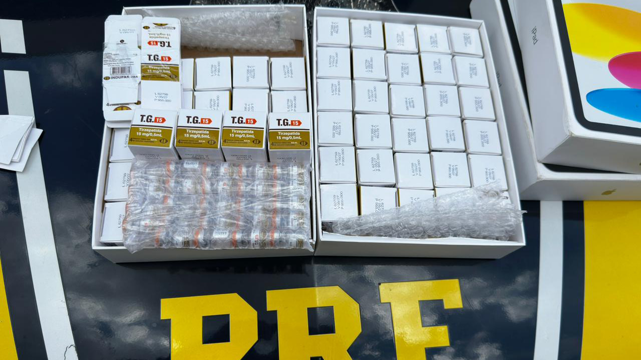 PRF apreende 264 ampolas de medicamentos de emagrecimento contrabandeados na BR-369, em Londrina PRF apreende 264 ampolas de medicamentos de emagrecimento contrabandeados na BR-369, em Londrina