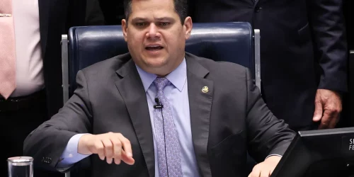 Alcolumbre critica decisão de Gilmar Mendes sobre impeachment no STF Imagem referente a Alcolumbre critica decisão de Gilmar Mendes sobre impeachment no STF