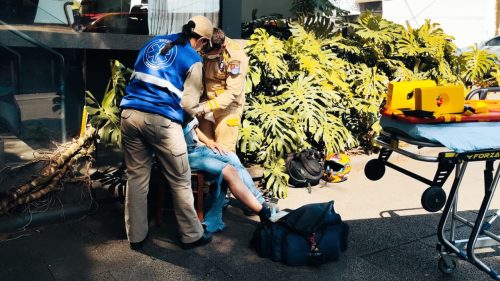 Honda HR-V e Hornet CB600F se envolvem em colisão na Rua Mato Grosso