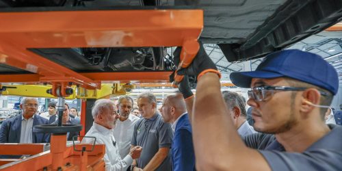 Lula: queda da pobreza está ligada à menor inflação e maiores salários Imagem referente a Lula: queda da pobreza está ligada à menor inflação e maiores salários