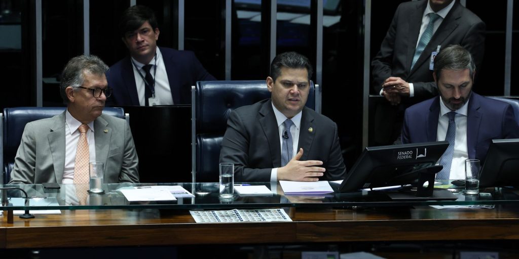 Após decisão de Mendes, Alcolumbre fala em votar PEC do Marco Temporal
