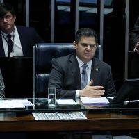 Imagem referente a Após decisão de Mendes, Alcolumbre fala em votar PEC do Marco Temporal