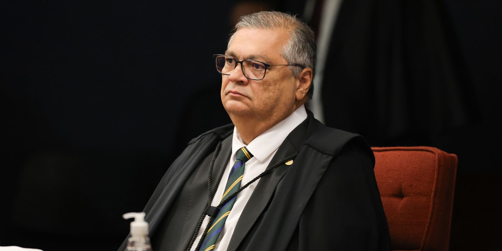 Dino vota pela condenação de cinco PMs do DF a 16 anos pelo 8/1 Dino vota pela condenação de cinco PMs do DF a 16 anos pelo 8/1
