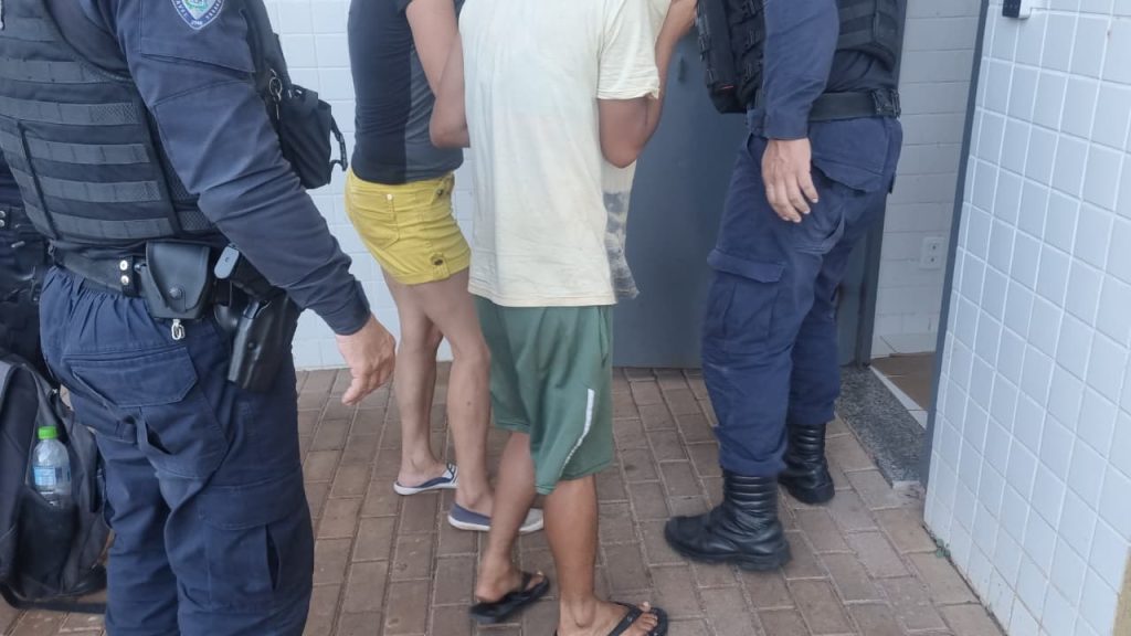 Ladras em ação: Guarda Municipal detém dupla durante furto de relógio em loja no Centro