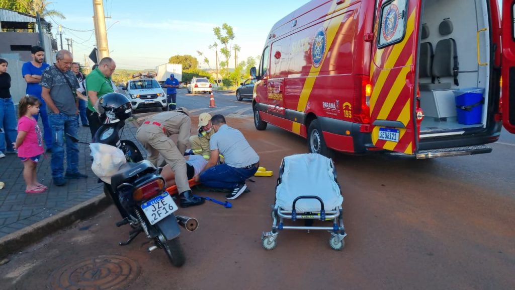 Mulher fica ferida em batida entre duas motos no Tarumã em Cascavel
