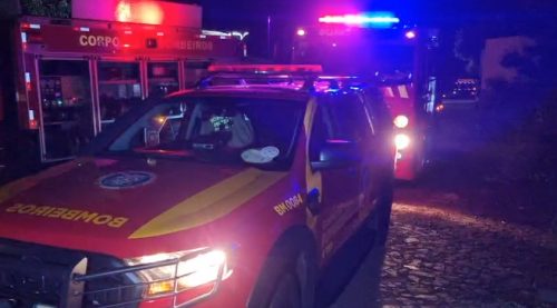 Incêndio em madeireira mobiliza diversas equipes do Corpo de Bombeiros em Cascavel