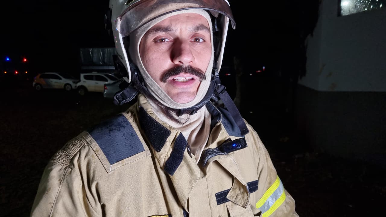 Resposta rápida das equipes evitou que o fogo se alastrasse na madeireira, avalia oficial dos Bombeiros Resposta rápida das equipes evitou que o fogo se alastrasse na madeireira, avalia oficial dos Bombeiros