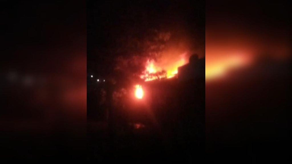 Imagens mostram intensidade das chamas em incêndio que atingiu madeireira em Cascavel