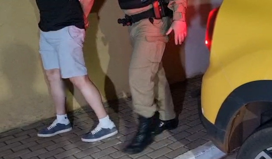 Homem se aproxima da ex-mulher e acaba detido por descumprimento de medida protetiva